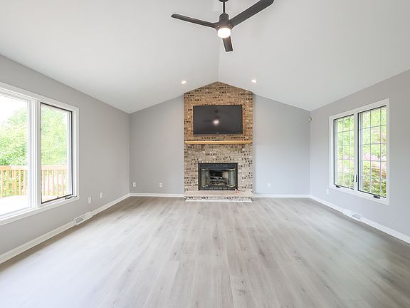 5th image of 4273 Kensington Way