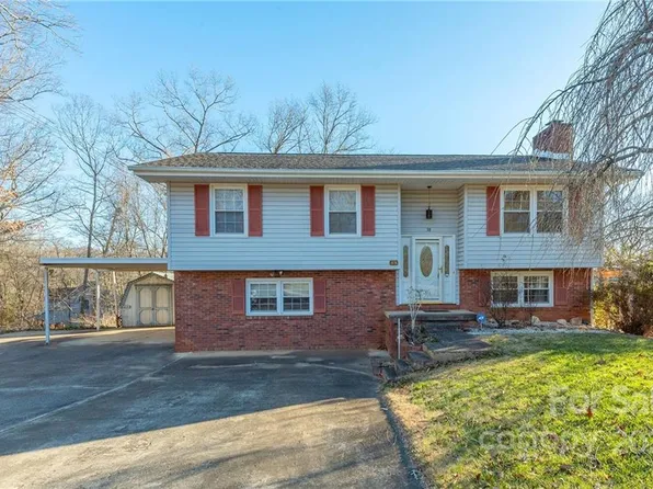 38 Pine Tree Dr, Candler, NC 28715