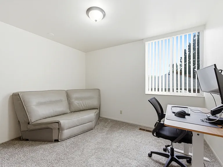 601 S 100 E — Photo 11