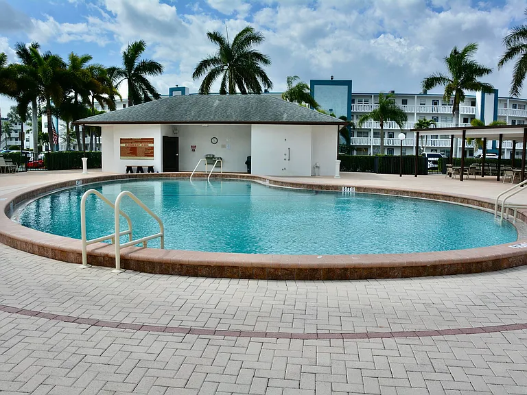4070 Exeter Dr #D — Photo 30
