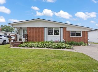 634 S Hawthorne St, Westland, MI 48186