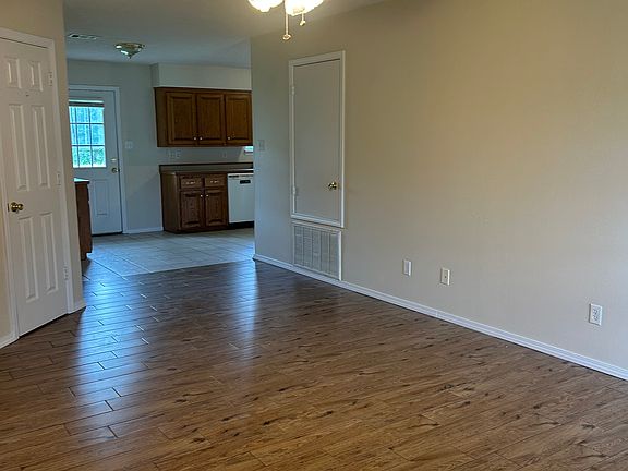 5th image of 1321 Allynne Ct APT A