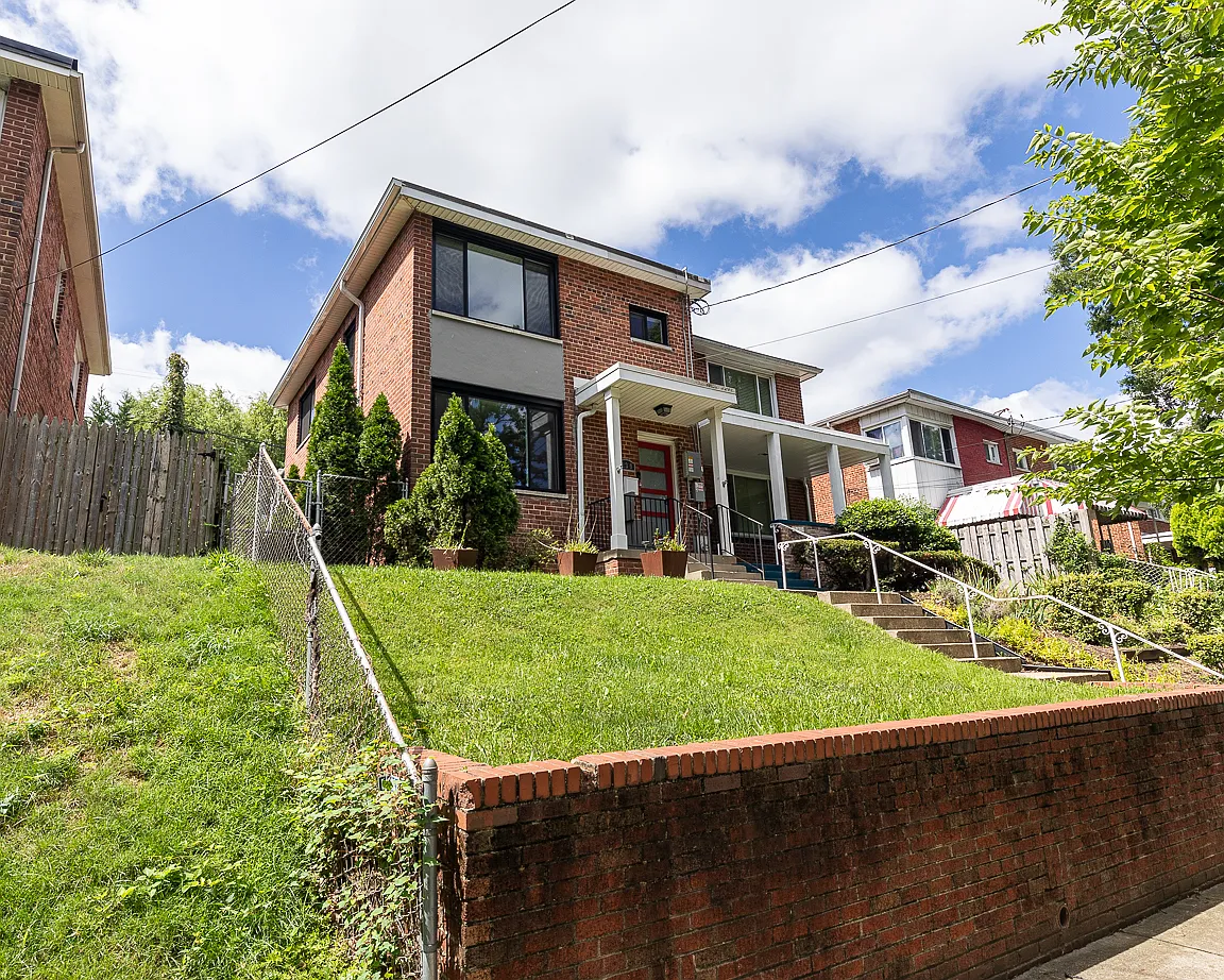 239 Hawaii Ave NE photo 1