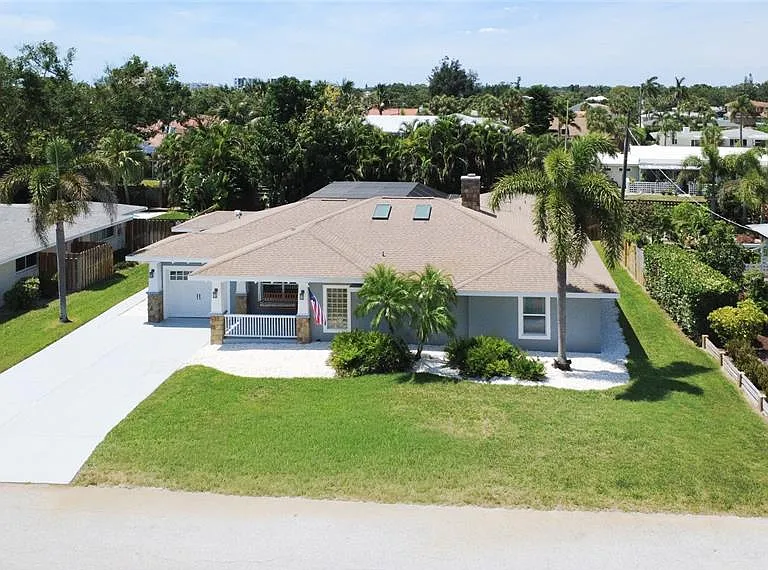 416 Sunset Dr — Photo 3
