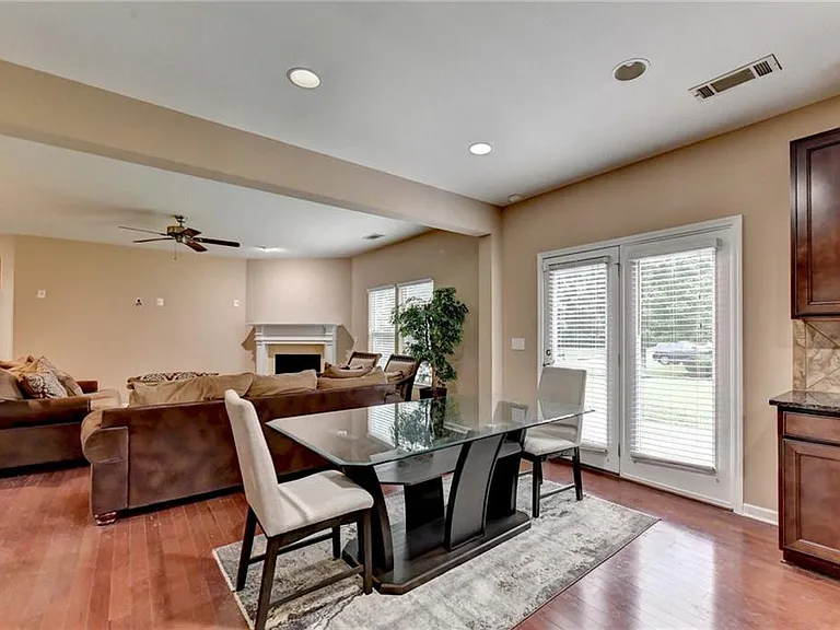 4228 Woods Creek Ln — Photo 33