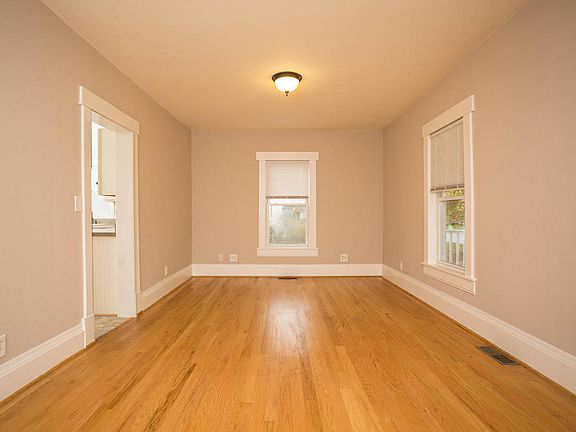 4th image of 216 Lakehurst Ave