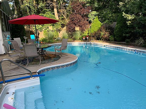 2nd image of 111 Arbutus Dr