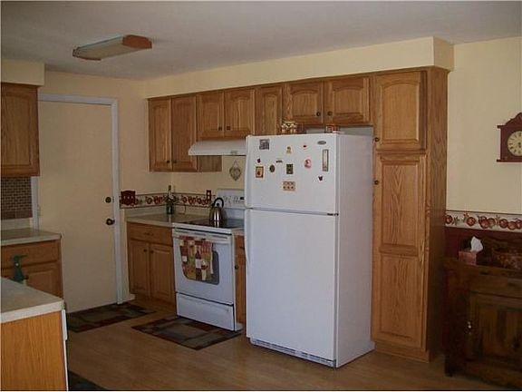 4th image of 19 Sunny Slope Dr