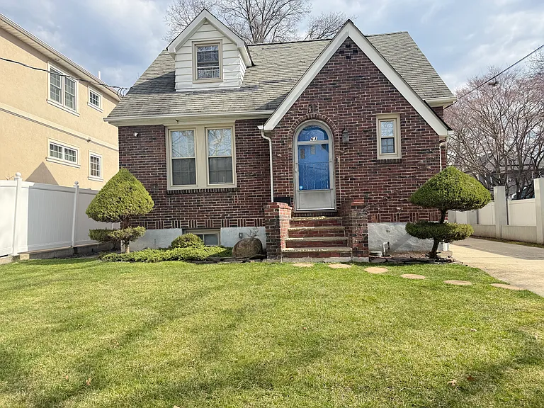 63 Bryant Ave #2 — Photo 17