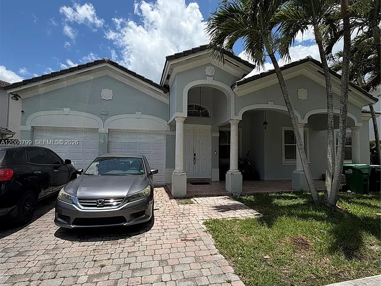 8208 SW 166th Pl — Photo 1