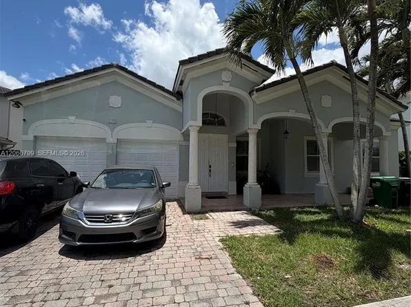 8208 SW 166th Pl, Miami, FL 33193
