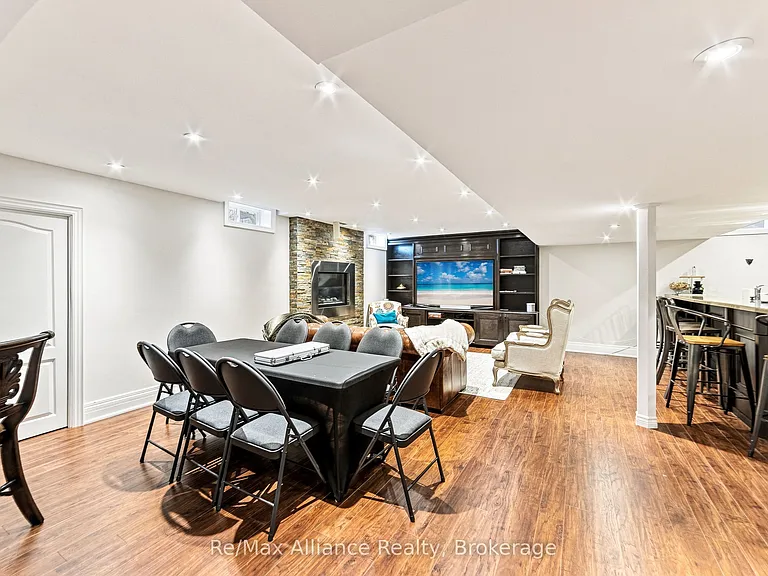 2404 Rideau Dr — Photo 32