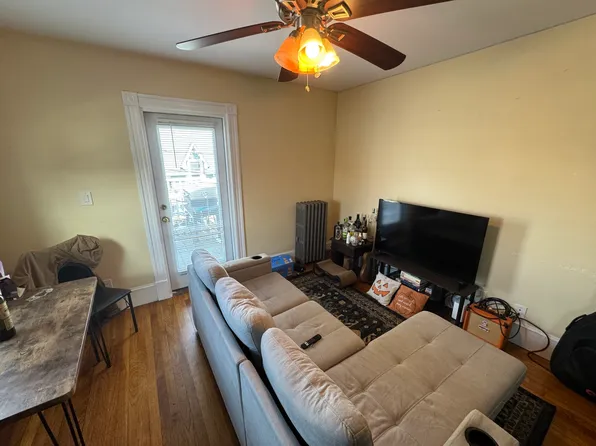 26 White St #2B, Cambridge, MA 02140