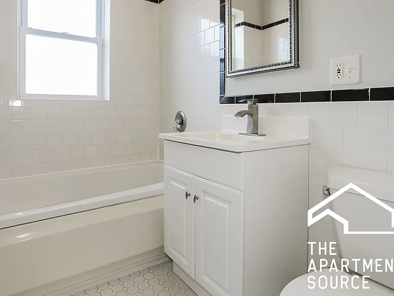 4814 N Paulina St #1 — Photo 8