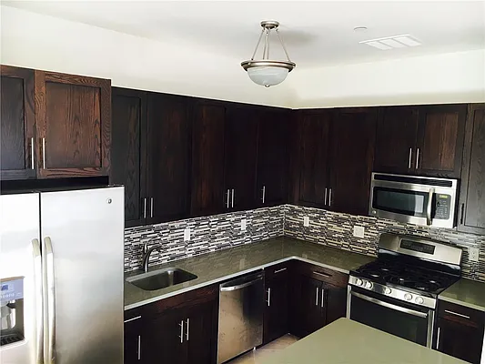 Rented by Platinum Properties | media 31