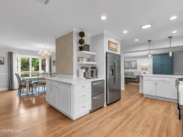 55 Drift Road, Belford, NJ 07718