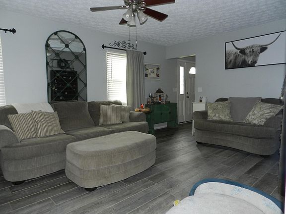 3rd image of 5200 Parkmoor Dr