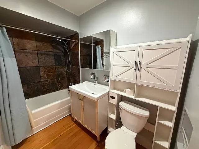 1901 W Belle Plaine Ave #1F — Photo 12