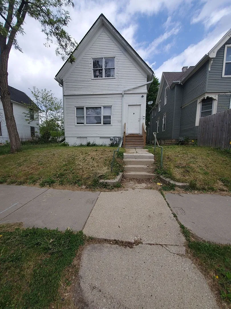2610 W. Juneau Ave. (Duplex) — Photo 1