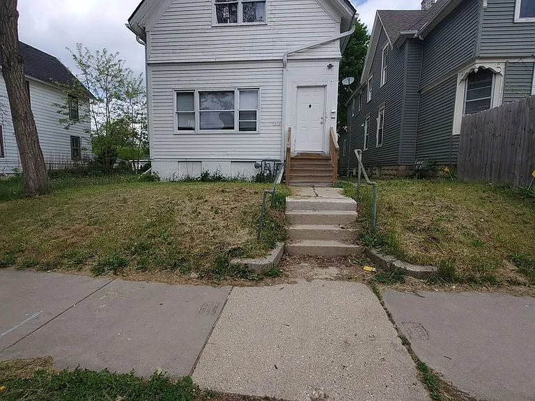 2610 W. Juneau Ave. (Duplex) — Photo 1