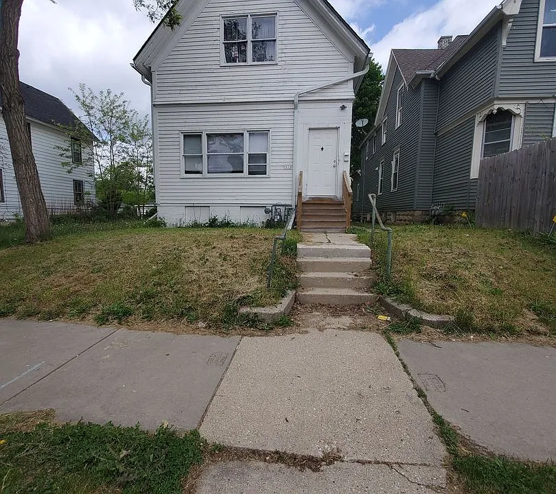 2610 W. Juneau Ave. (Duplex)