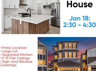 392 SW Carringvue Pl NW, Calgary, AB T3P 2A4