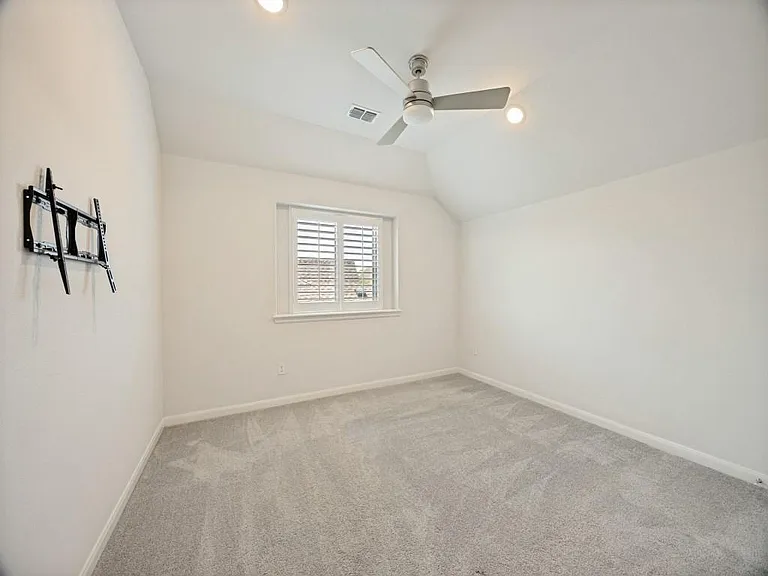 808 Mathew Dr — Photo 7