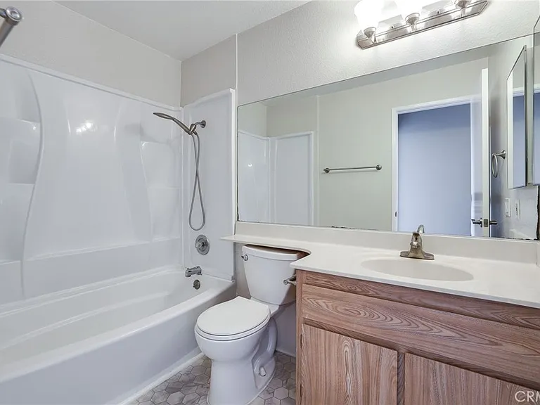 409 Utica Ave — Photo 7