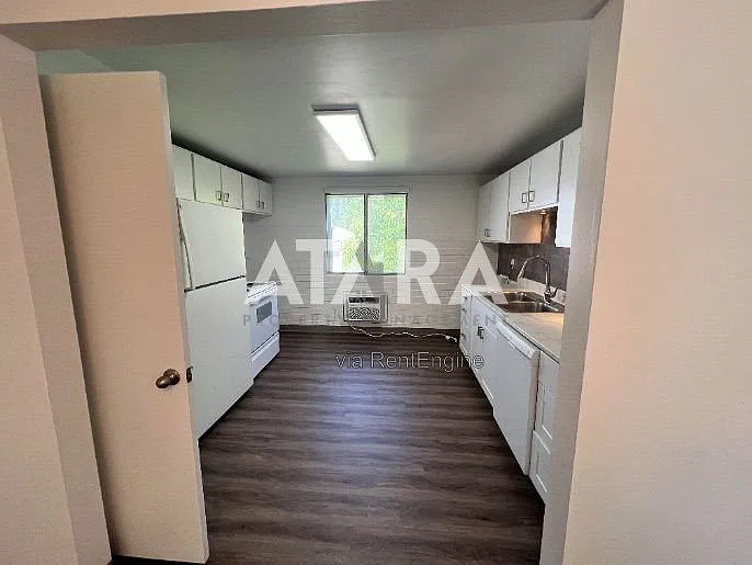 461 E Locust St #2 — Photo 5