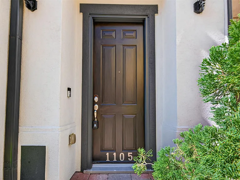 1105 Wagner St — Photo 2
