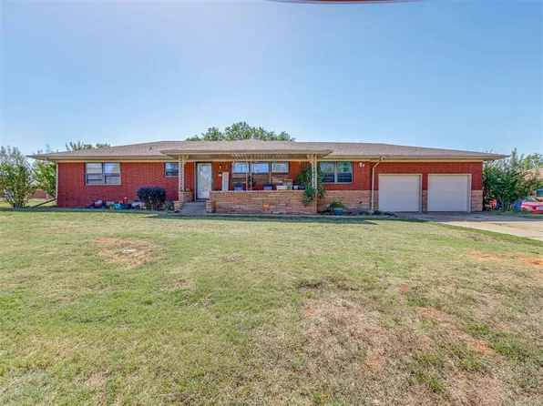 317 Oakwood Dr, Lindsay, OK 73052