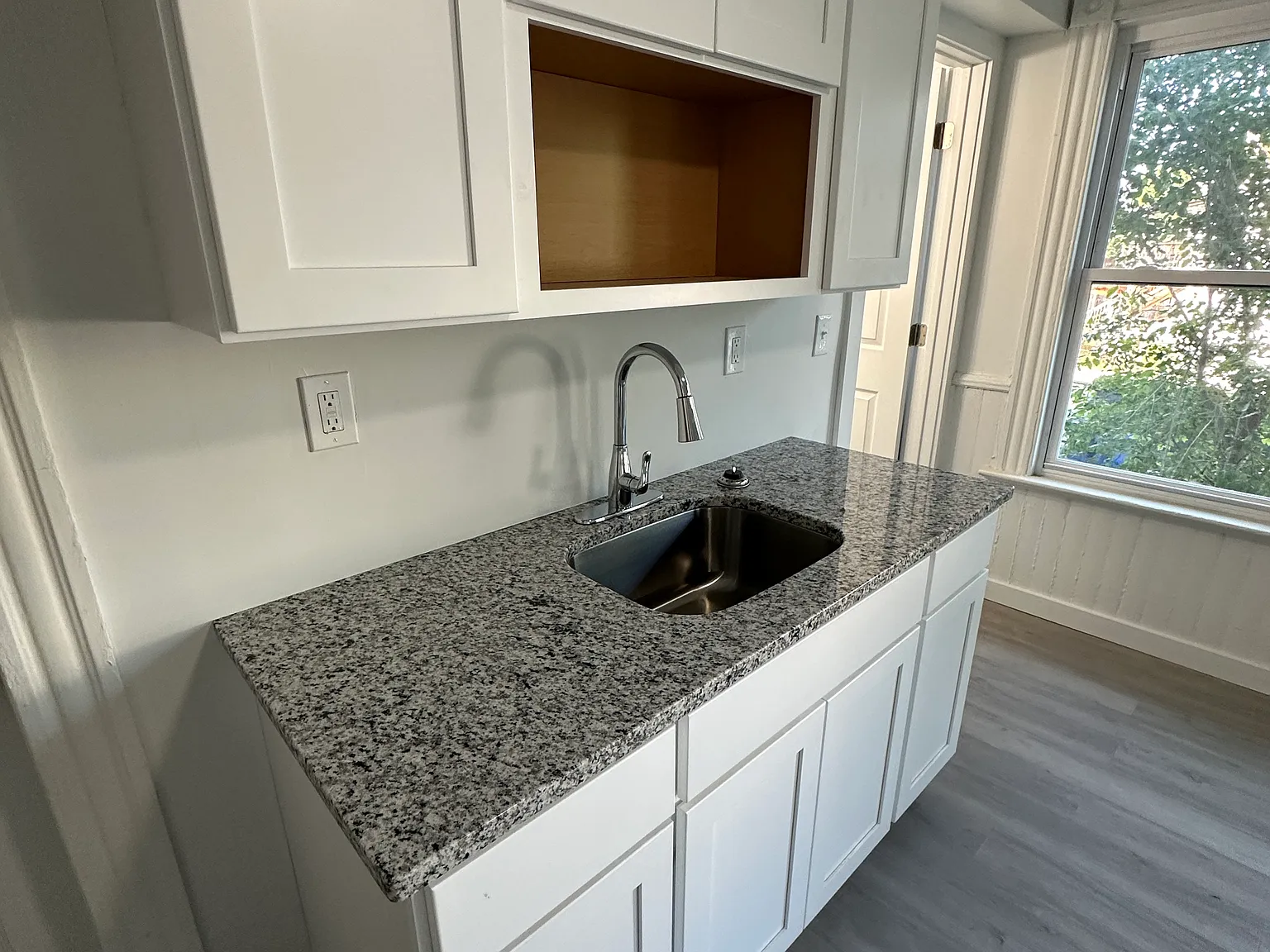 2 bed, 950 sqft, $1,549 — Photo 2