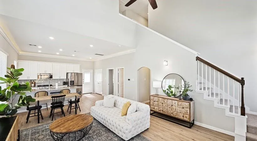 4 bed, 3.5 bath, 1912 sqft, $2,650 — Photo 2