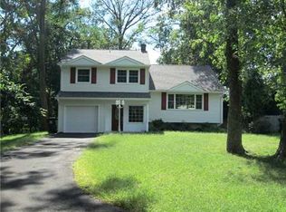 37 Coral Ct, Colonia, NJ 07067