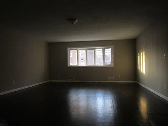3 bed, 1000 sqft, $3,711 — Photo 3