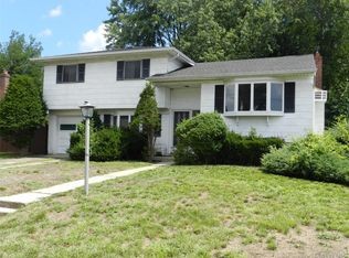 33 W 20th St, Deer Park, NY 11729