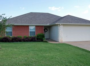 404 Navajo Trl, Mc Gregor, TX 76657