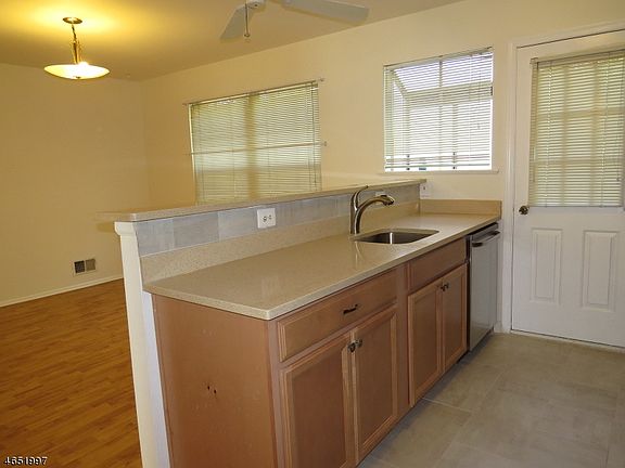 4th image of 354 Aldeburgh Ave