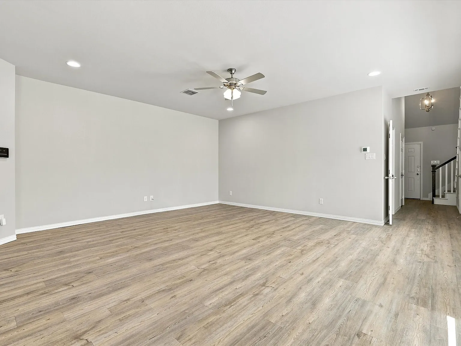 3 bed, 2.5 bath, 1697 sqft, $2,595 — Photo 4