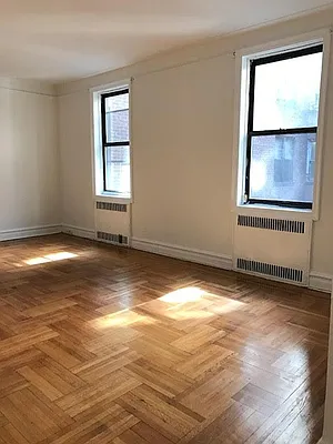 Rented by Kew Forest Realty Inc | media 8