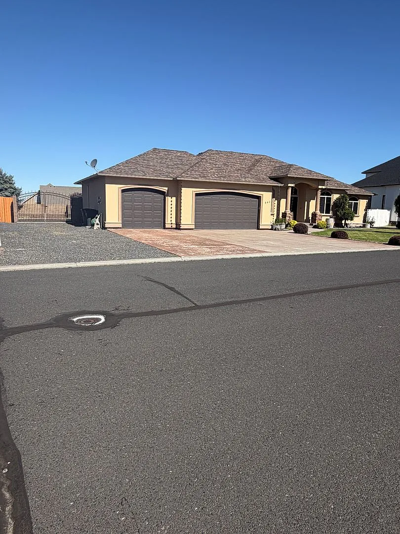 Large Custom Home for Rent in Pelican Point — Photo 3