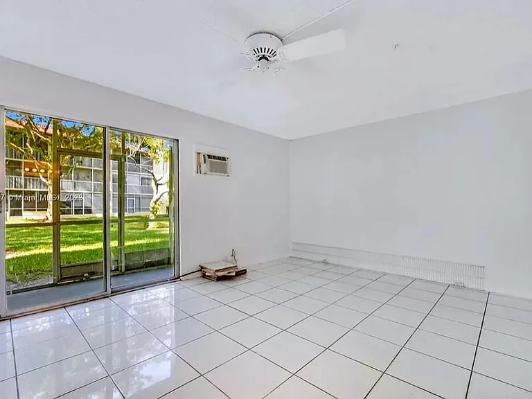 100 SW 132nd Way #109K — Photo 2