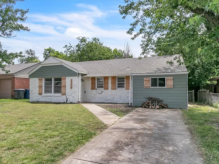2116 Andover Ct — Photo 1
