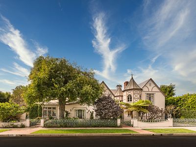 575 Almoloya Dr, Pacific Palisades, CA, 90272