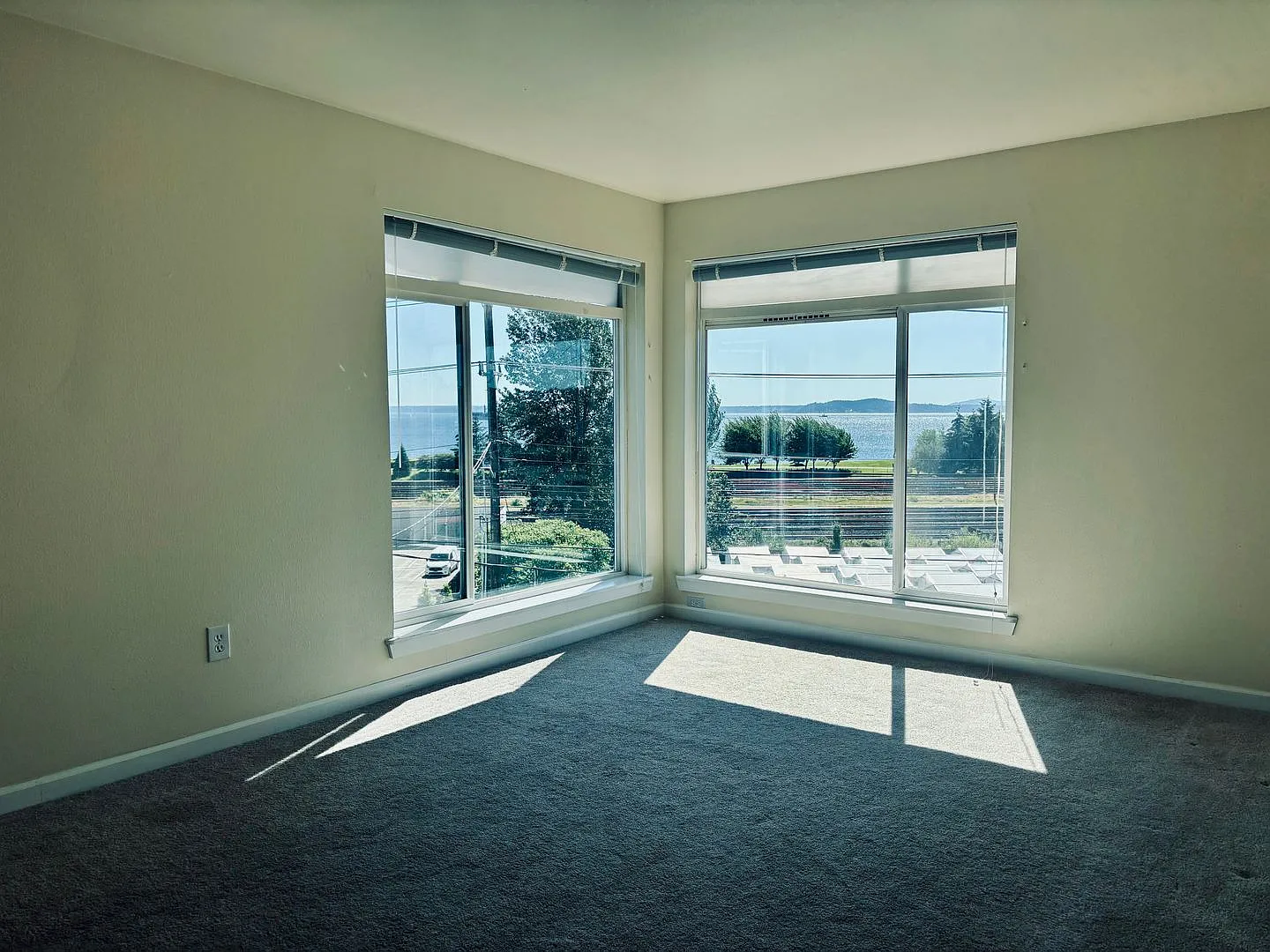 Top Floor West Facing 1bd/1ba Condo with Sound Water Views! — Photo 4
