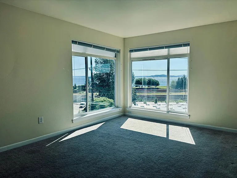 500 Elliott Ave W #404 — Photo 4