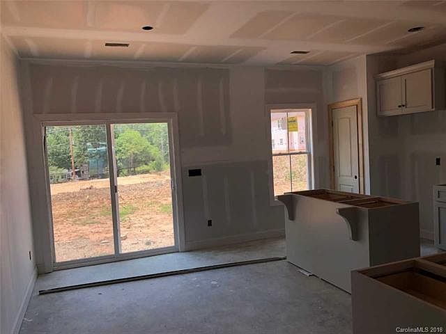 2nd image of 1402 Longbow Dr