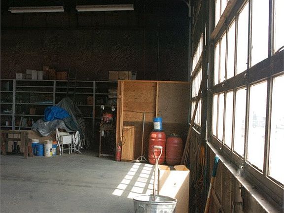 5th image of 617 Cunningham St