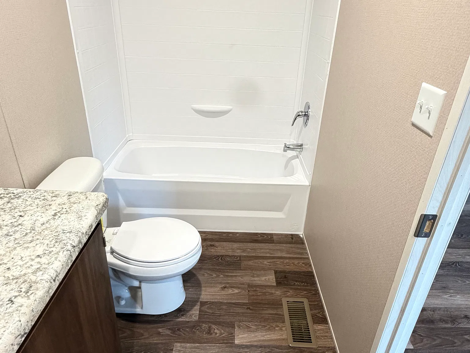 3 bed, $1,300 — Photo 1