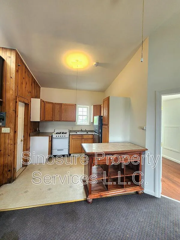 1 bed, 1.0 bath, 400 sqft, $1,300 — Photo 2
